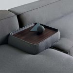 أريكة رمادية بسيطة