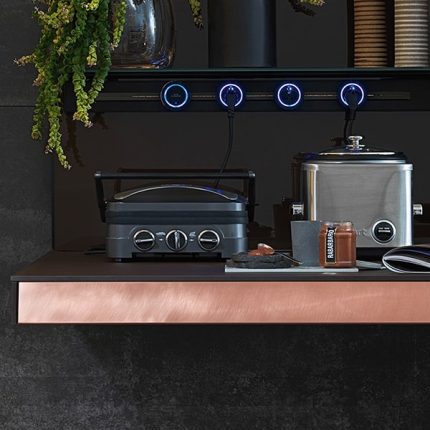 طاولة جانبية