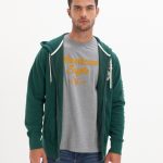 هودي بسحاب مزين بطبعة