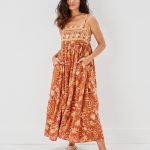 فستان ميدي برباط من الخلف