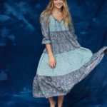 فستان ميدي بأكمام طويلة مزين بطبعة