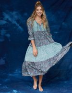 فستان ميدي بأكمام طويلة مزين بطبعة