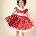 فستان بناتي بطبعة قلوب مزين