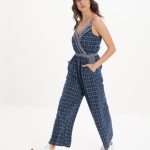 جمبسوت بياقة على شكل V وبدون أكمام