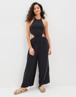 جمبسوت بتفاصيل متجمعة وأجزاء مكشوفة