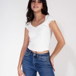 تي-شيرت بتصميم متجمع من الأمام