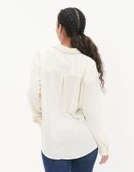 ⁦قميص فضفاض بزر إغلاق من الحرير⁩ - الصورة ⁦3⁩