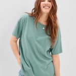 تي-شيرت فضفاض بقبة مستديرة