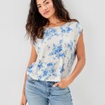 تي-شيرت بأكمام ملفوفة