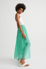 تنورة منقوشة