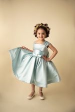 فستان بناتي بتفاصيل كتف واحد