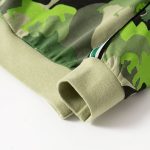 ⁦تيشيرت بطبعة أخضر⁩ - الصورة ⁦4⁩