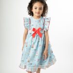 فستان بناتي بتفاصيل طبعة وفيونكه